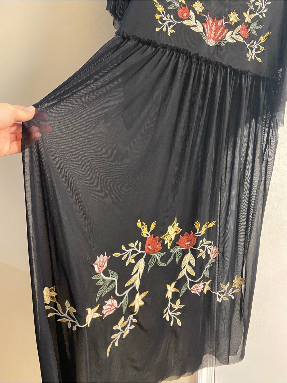 Coco+Jaimeson Black Embroidered Floral Midi Dress with Flutter Sleeves Small - Picture 6 of 8